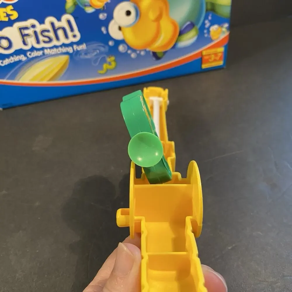 Vtg Go Fish! Fisher Price Game - Rated for Kids 3-7 COMPLETE